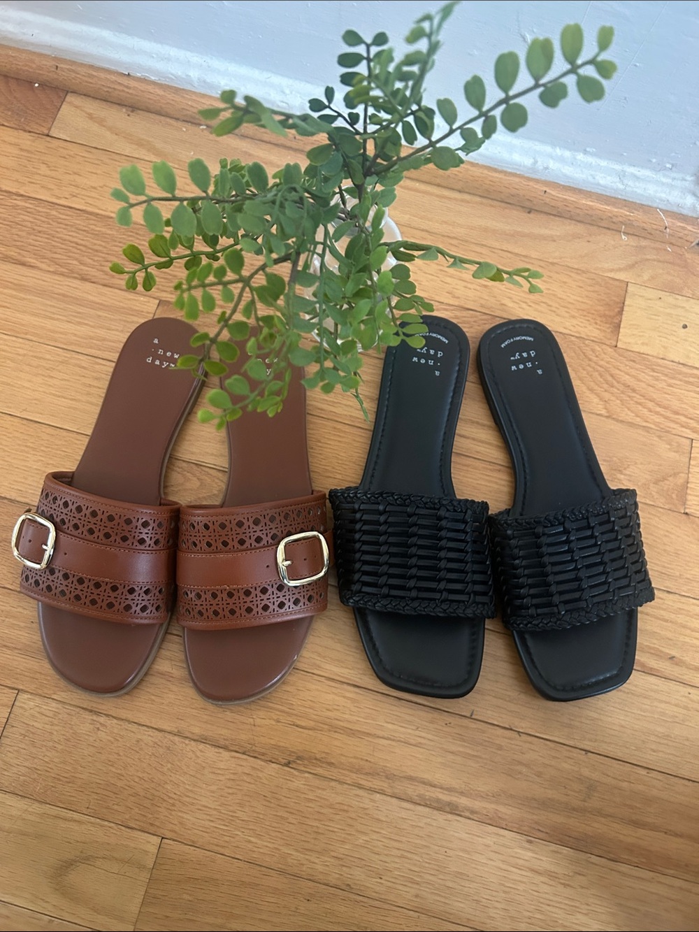 A NEW DAY duo slides sz 9 and sz 8 Black and Brown